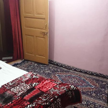 Srīnagar Lake Boulevard Guest House מראה חיצוני תמונה