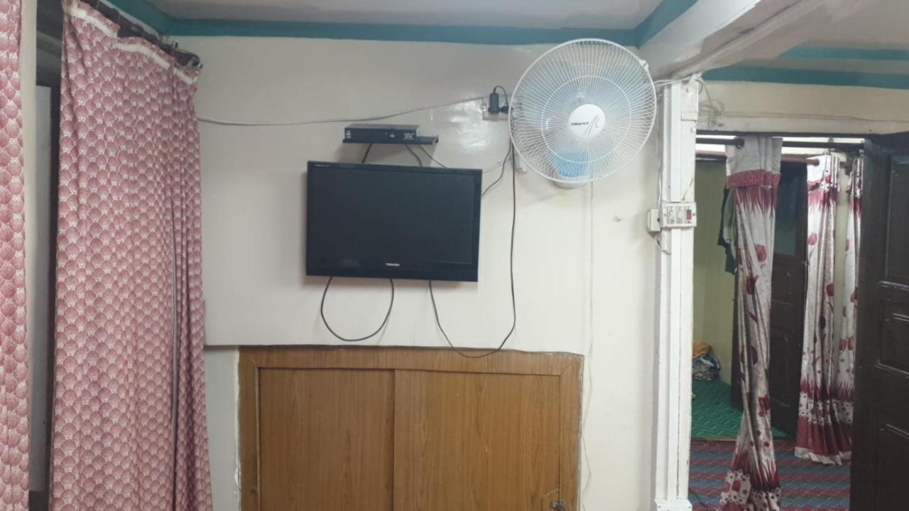 Srīnagar Lake Boulevard Guest House מראה חיצוני תמונה