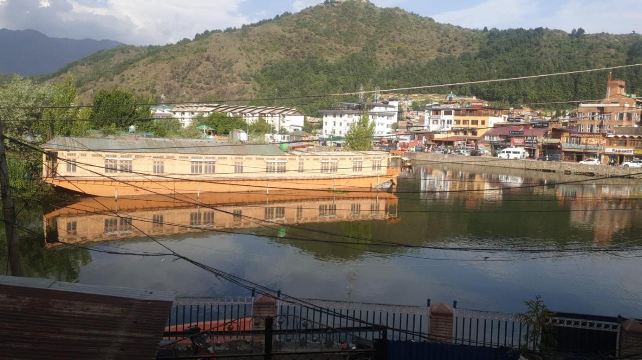 Srīnagar Lake Boulevard Guest House מראה חיצוני תמונה