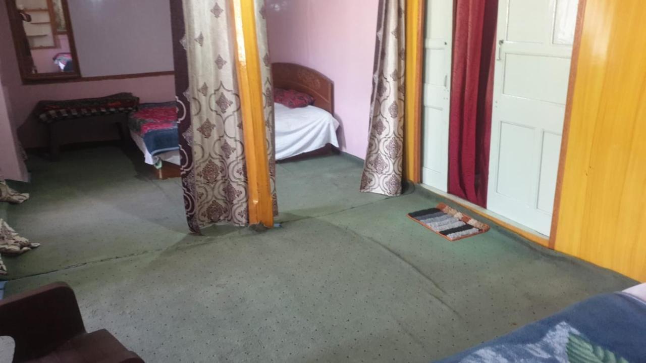 Srīnagar Lake Boulevard Guest House מראה חיצוני תמונה