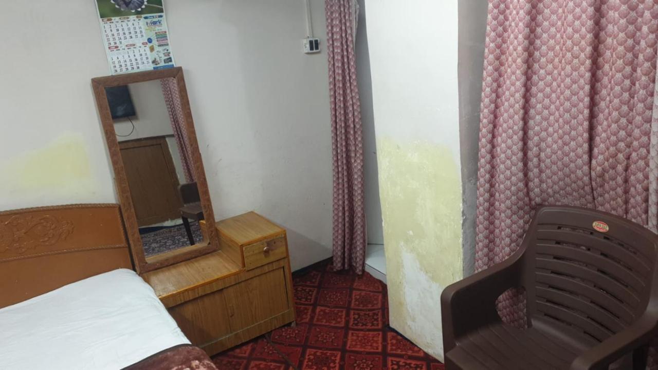 Srīnagar Lake Boulevard Guest House מראה חיצוני תמונה