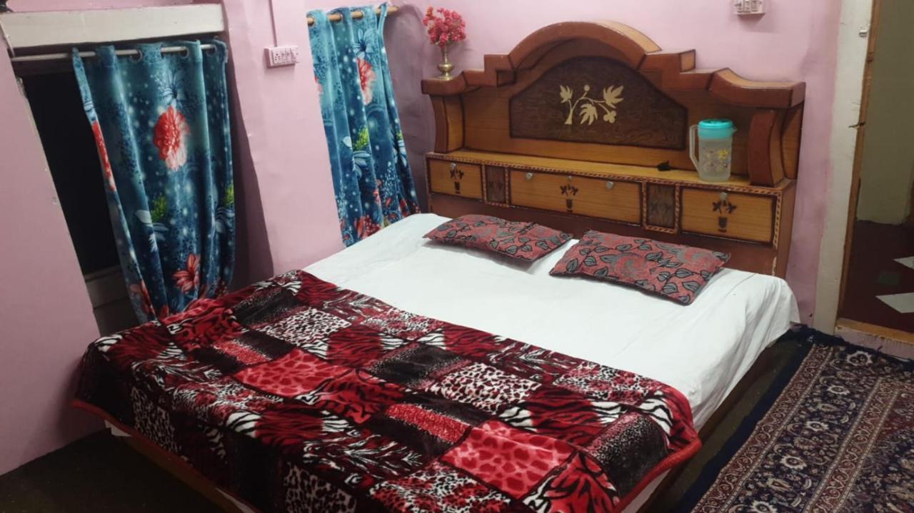 Srīnagar Lake Boulevard Guest House מראה חיצוני תמונה