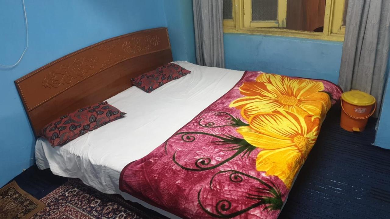 Srīnagar Lake Boulevard Guest House מראה חיצוני תמונה