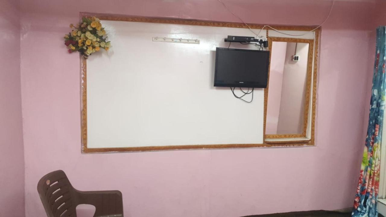 Srīnagar Lake Boulevard Guest House מראה חיצוני תמונה