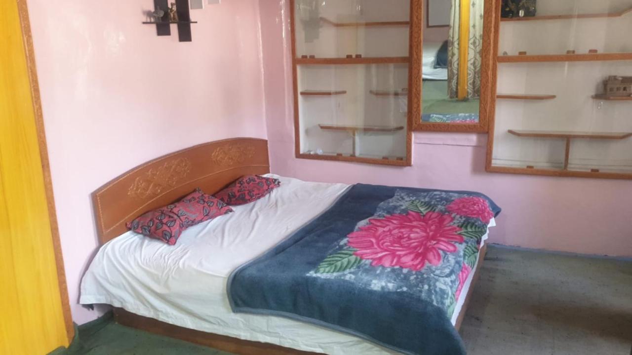 Srīnagar Lake Boulevard Guest House מראה חיצוני תמונה